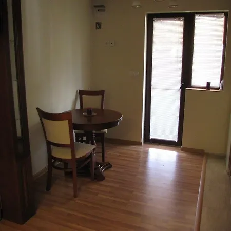 Vergie, Fully Private