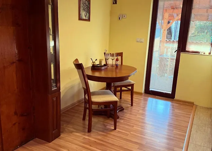 Vergie, Fully Private