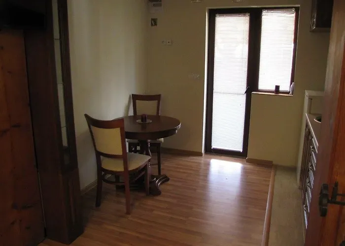 Vergie, Fully Private